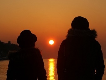 「10代学生による結婚・出産」を“本人”たちはどう見ているのか、韓国のアンケート調査で見えた実態