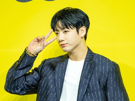 BTSのJUNG KOOK、「職場で隣席にいてもらいたい韓国スター」ファン投票で1位に輝く！