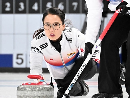 打倒日本！“メガネ先輩”率いる女子カーリング韓国代表「チーム・キム」がリベンジ誓う