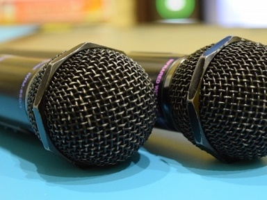 2曲500ウォンほどの「コインカラオケ」で…若者たちの“問題行動”を巡って韓国ネット民が大激論