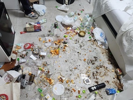 【画像】まるでゴミ溜め…韓国の衝撃すぎる汚部屋ホテル事件にネット民も呆れ「怒りがわく」