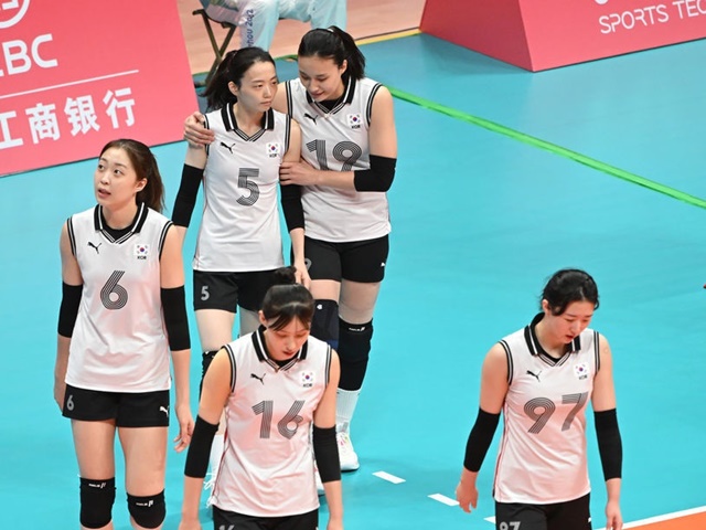 日本と対照的…“屈辱メダル逸”の韓国女子バレーをレジェンドも嘆くワケ「あの試合で勝てれば…」