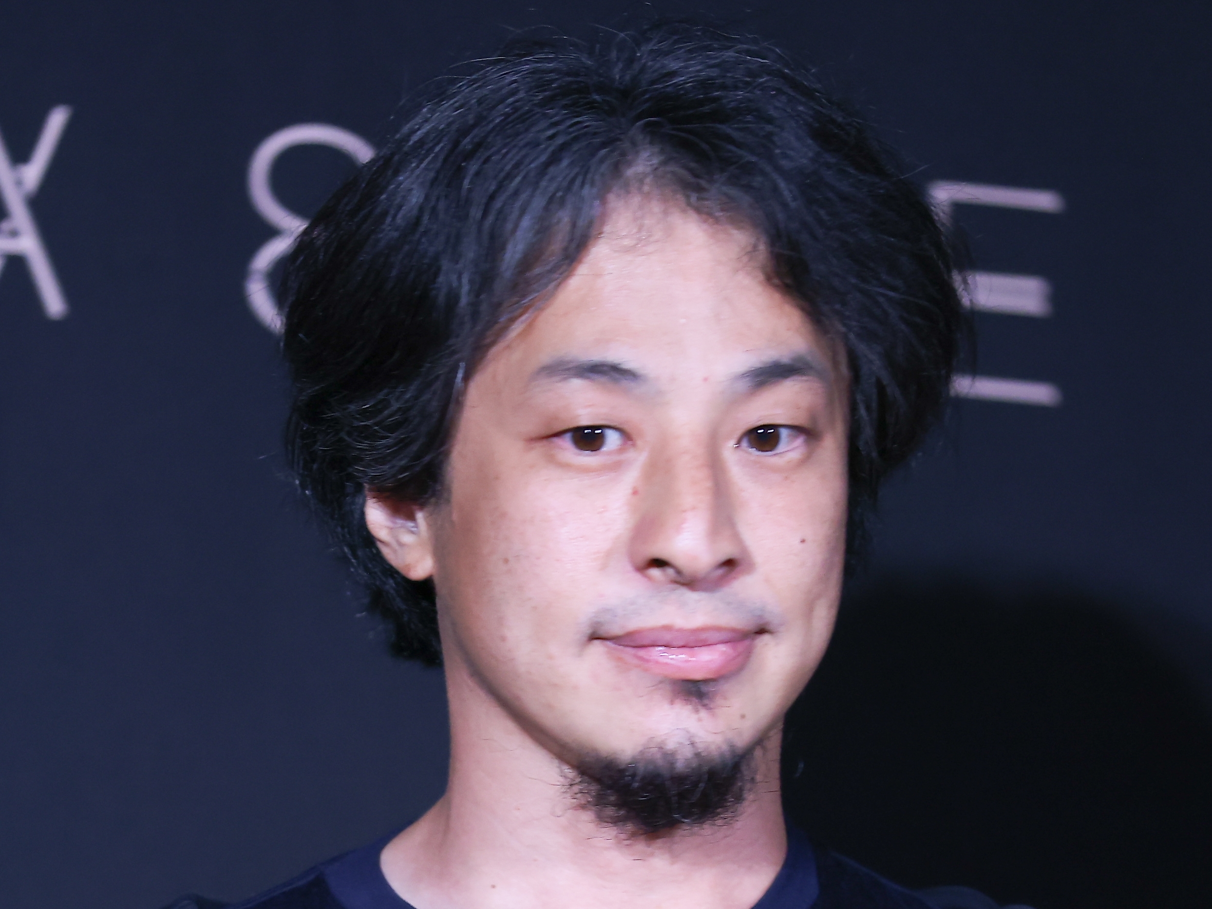 “ひろゆき似”と騒がれた韓国女性アイドルとは？本当にそっくり？デビュー半年の軌跡を写真で振り返る