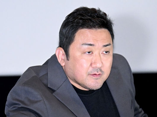 “丸太のような腕”で韓国映画界を引っ張るマ・ドンソク、彼が愛される理由とは？
