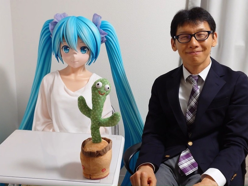「日本は本当に精神世界が異常」「本人が幸せなら良い」“初音ミク”と結婚した日本人男性の近況、韓国で話題
