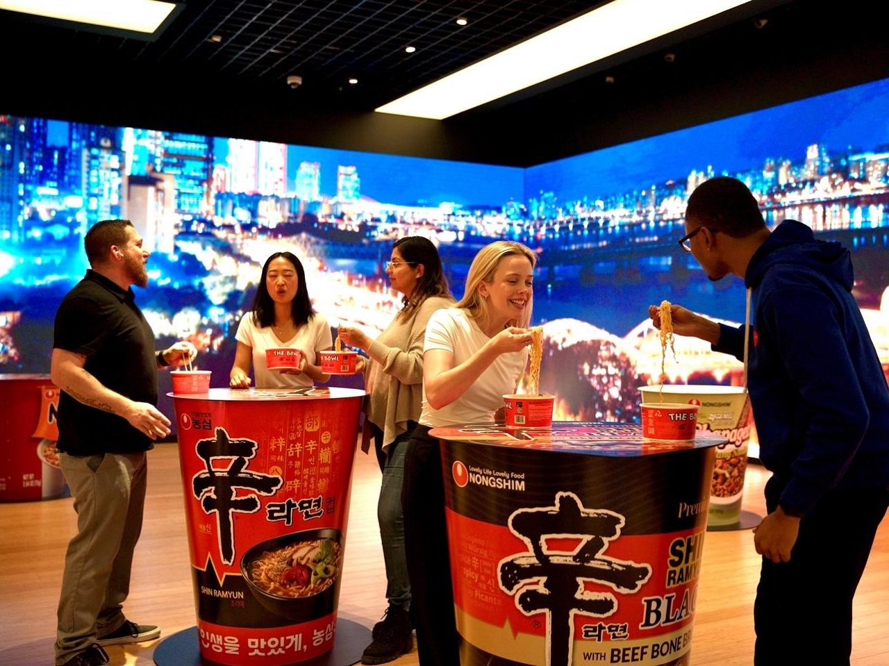 “麺をつなげれば地球2600周分”と輸出絶好調の韓国ラーメンだが…「辛ラーメン」の農心、営業利益が大幅減
