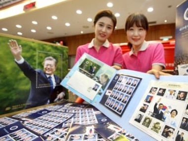 売り上げ10倍から“パクリ問題”まで!! 韓国で人気爆発中の「文在寅グッズ」とは？